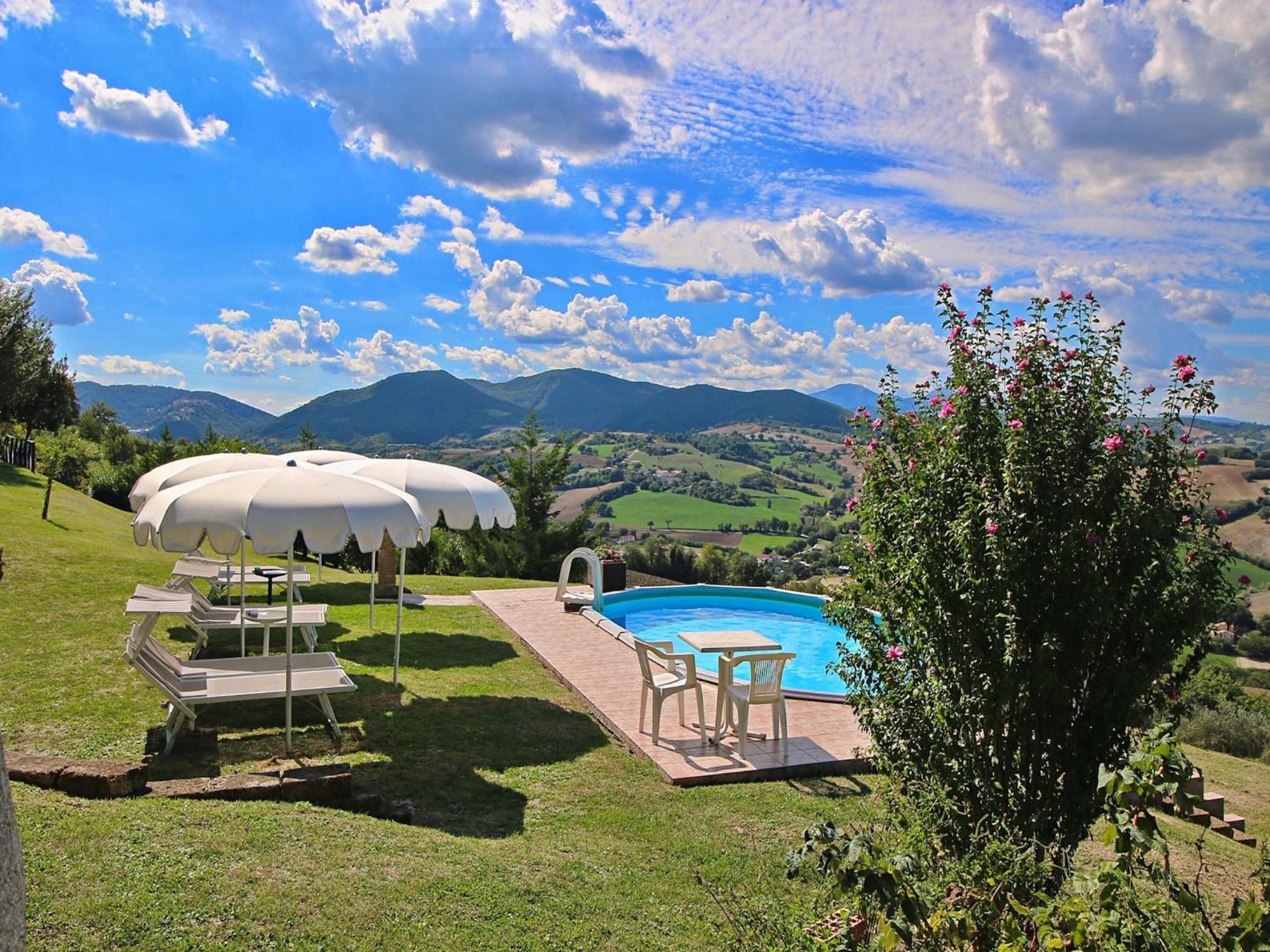 Nice Flat In Arcevia With Swimming Pool ภายนอก รูปภาพ