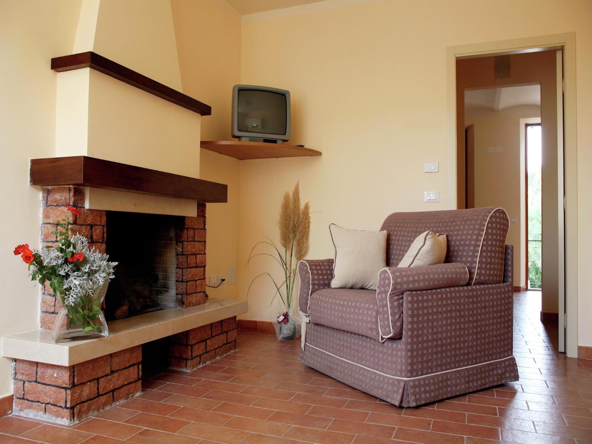 Nice Flat In Arcevia With Swimming Pool ภายนอก รูปภาพ