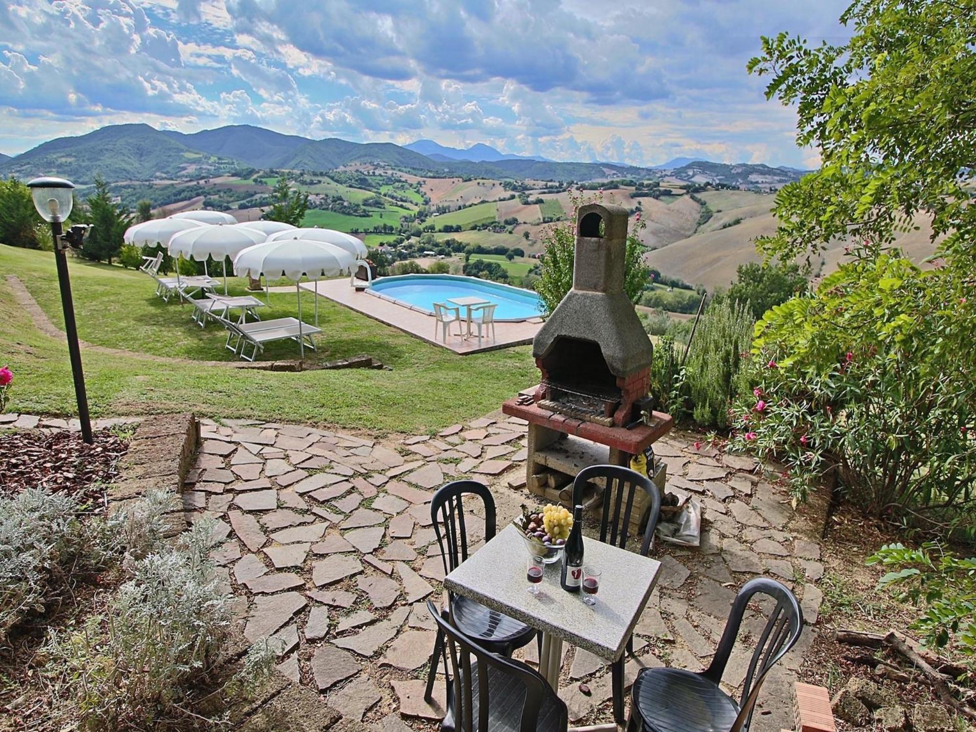 Nice Flat In Arcevia With Swimming Pool ภายนอก รูปภาพ