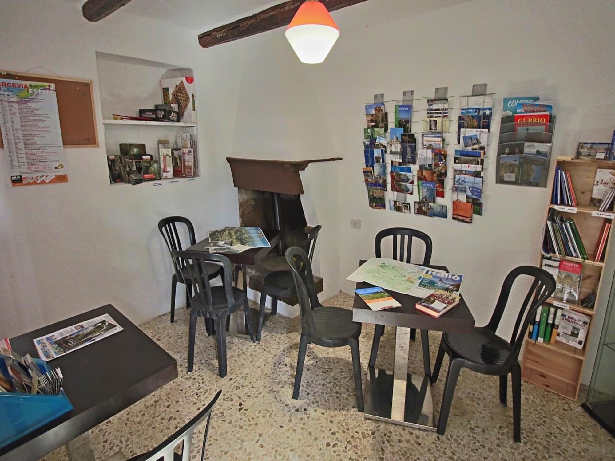 Nice Flat In Arcevia With Swimming Pool ภายนอก รูปภาพ
