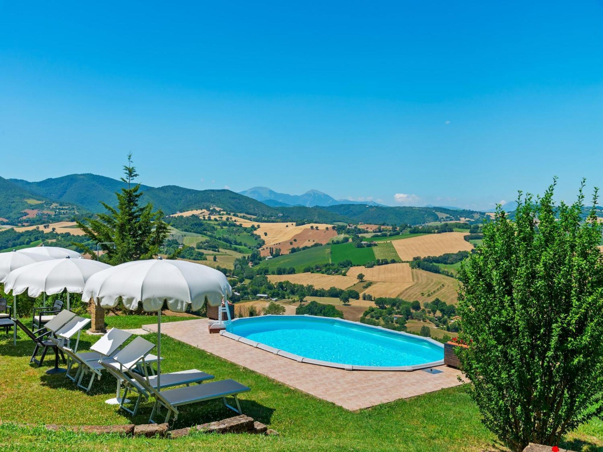 Nice Flat In Arcevia With Swimming Pool ภายนอก รูปภาพ